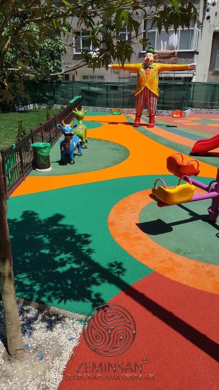 Çok renkli EPDM zemin kaplama park uygulaması